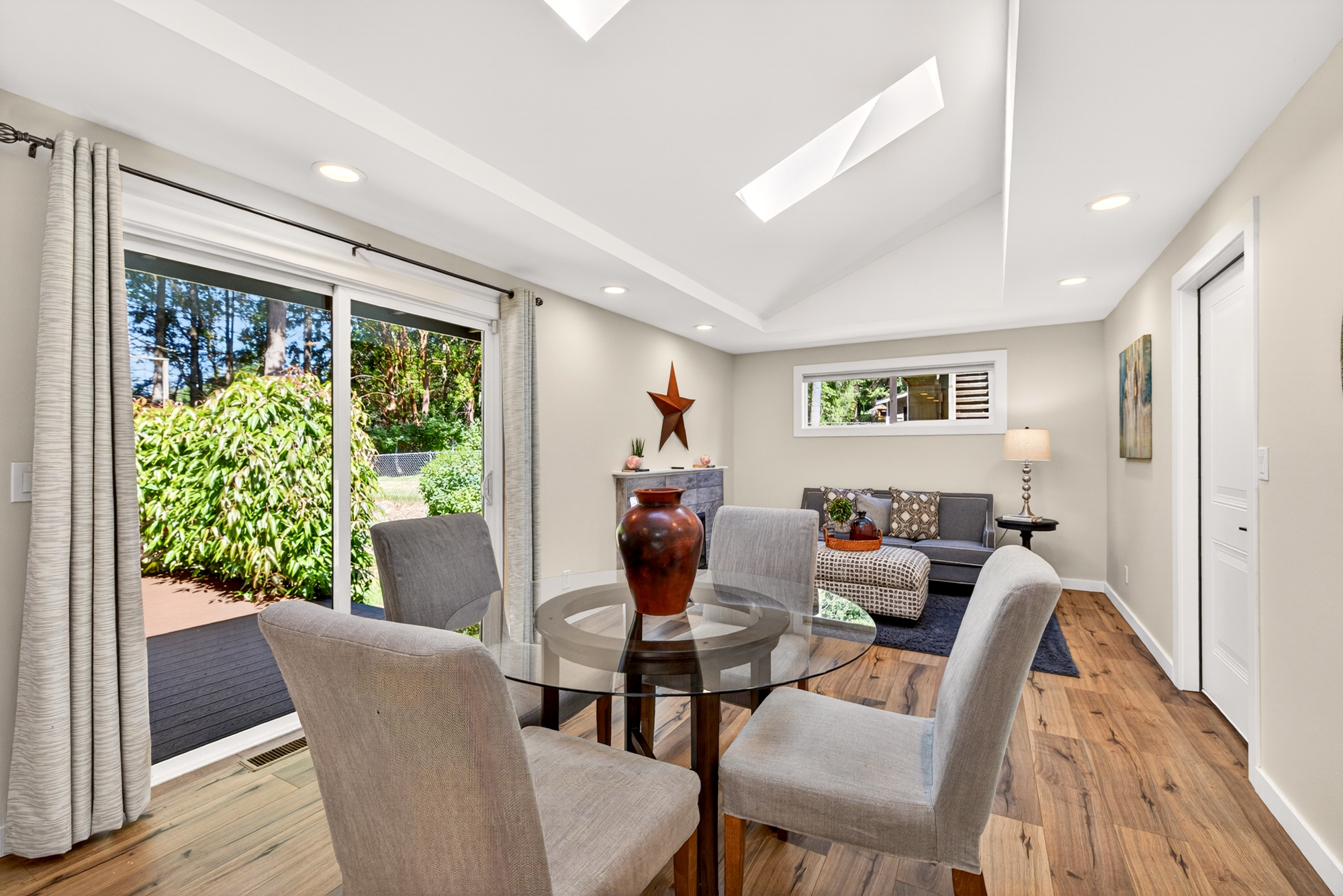 Updated Kirkland Rambler: 3 Beds, 1.75 Baths, Lake Washington Schools