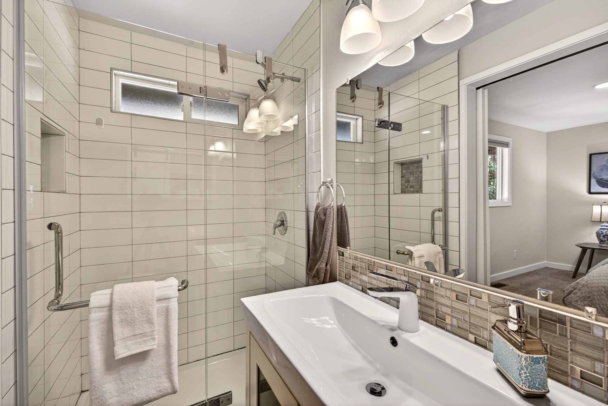 Updated Kirkland Rambler: 3 Beds, 1.75 Baths, Lake Washington Schools