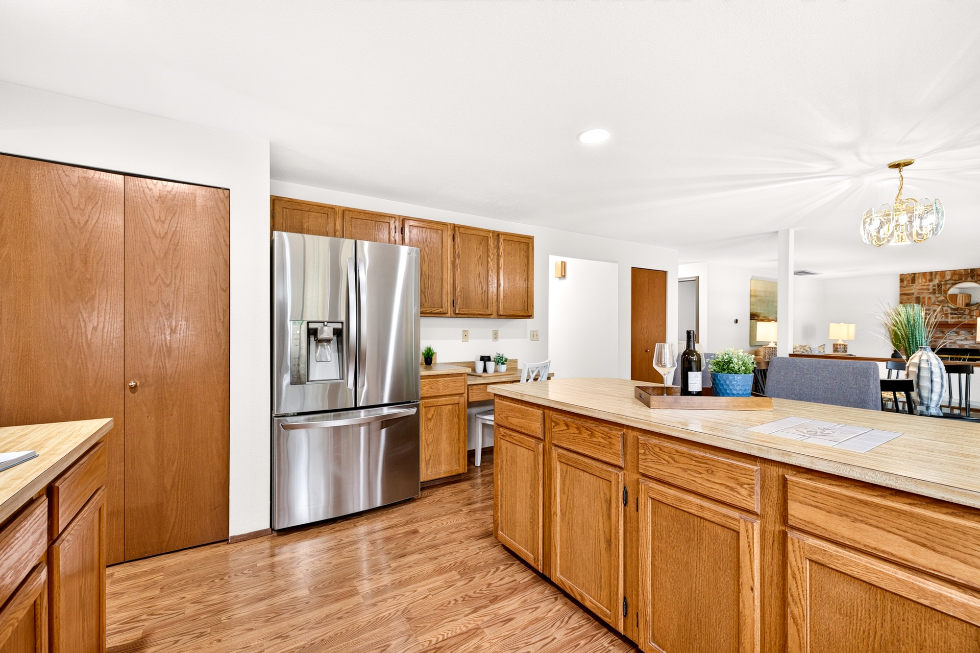 Redmond Two Story: 4 Bedrooms, Bonus Room, Central A/C, and a Private Fenced Yard in Northshore Schools
