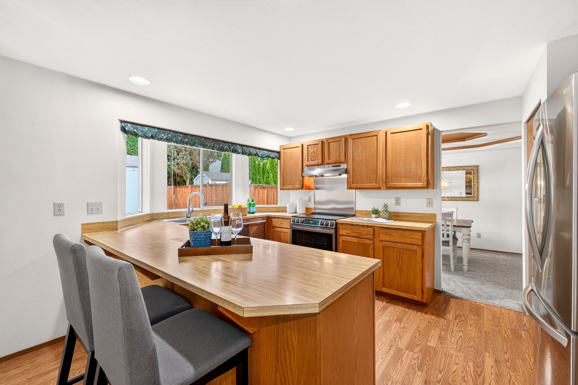 Redmond Two Story: 4 Bedrooms, Bonus Room, Central A/C, and a Private Fenced Yard in Northshore Schools