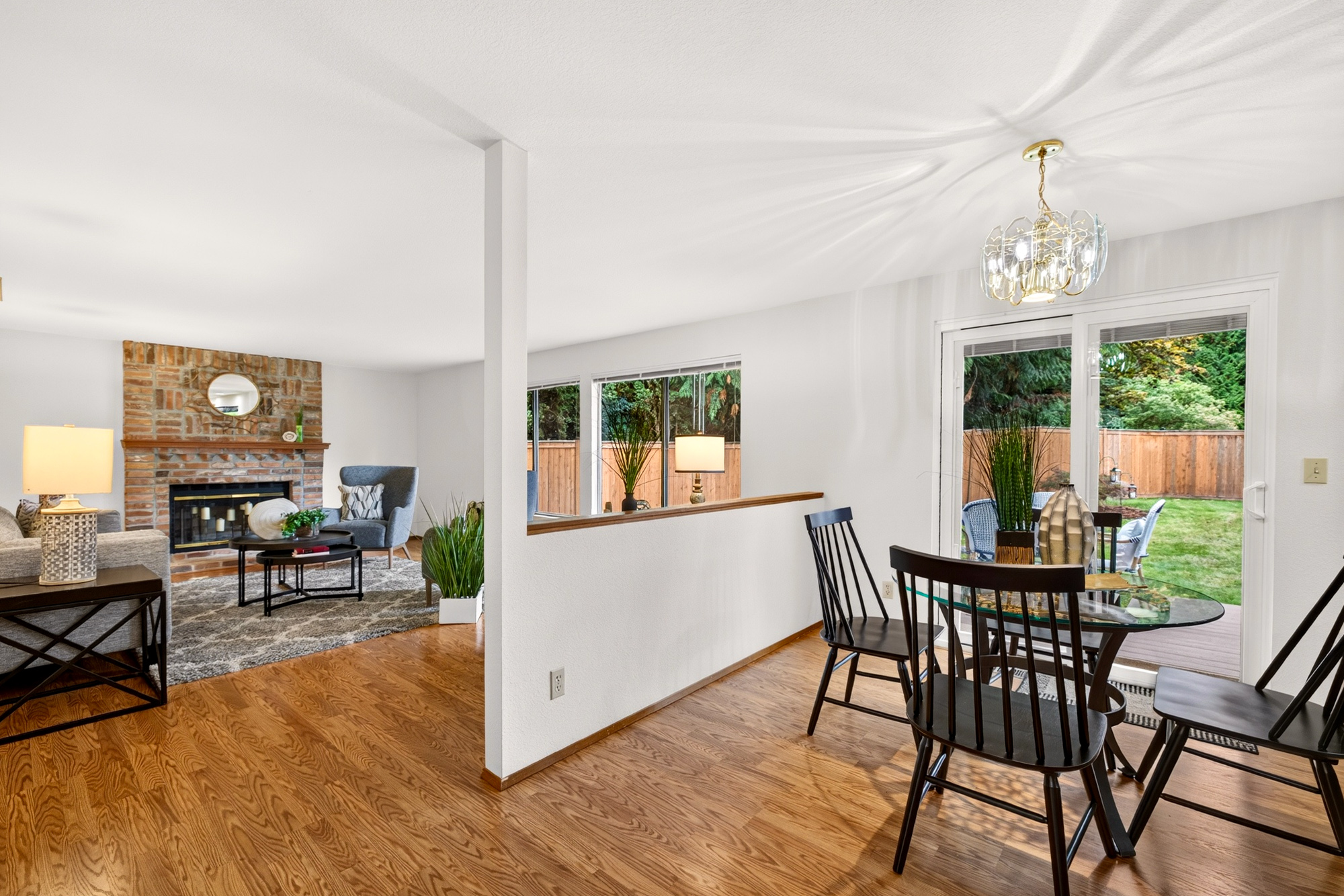 Redmond Two Story: 4 Bedrooms, Bonus Room, Central A/C, and a Private Fenced Yard in Northshore Schools