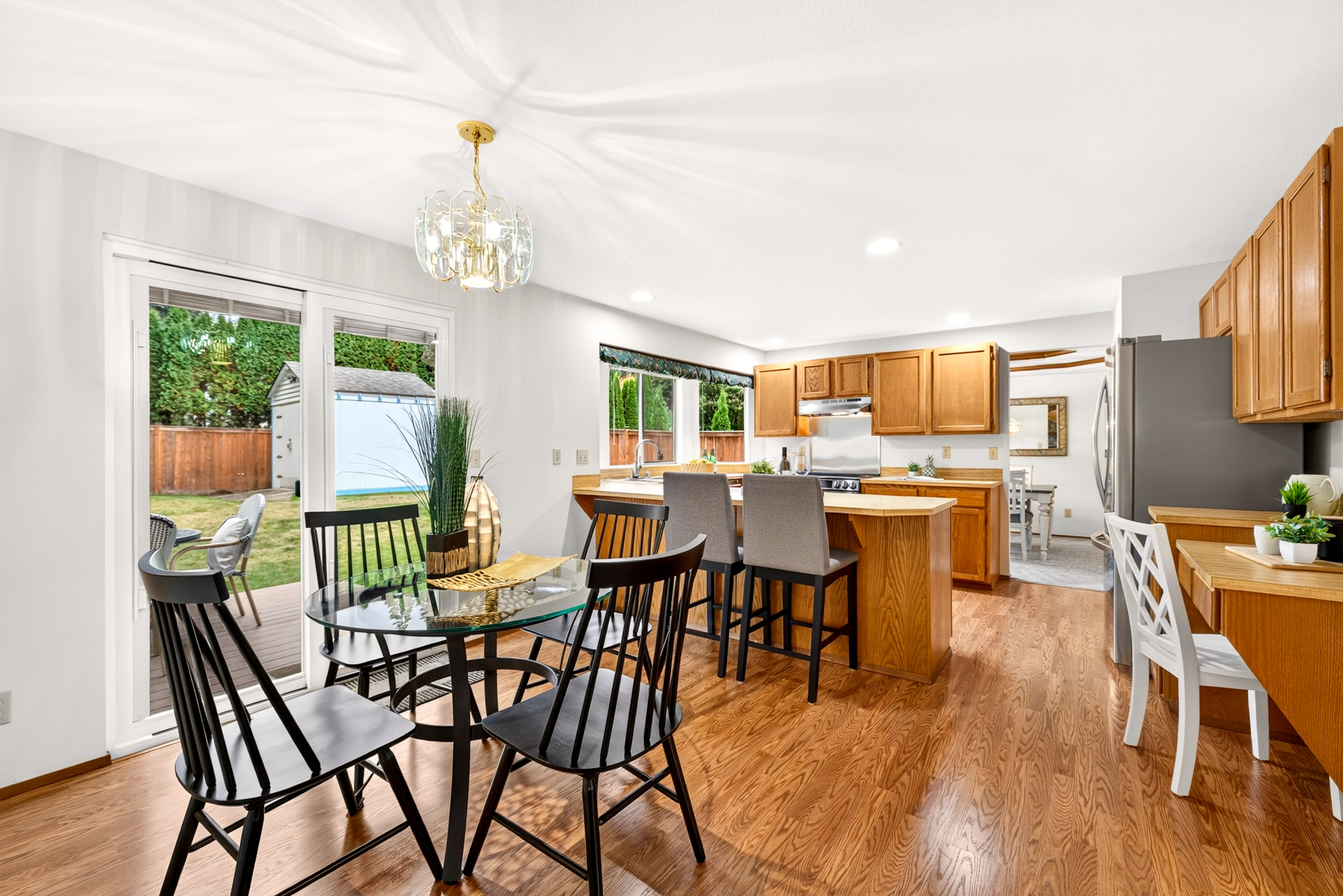 Redmond Two Story: 4 Bedrooms, Bonus Room, Central A/C, and a Private Fenced Yard in Northshore Schools
