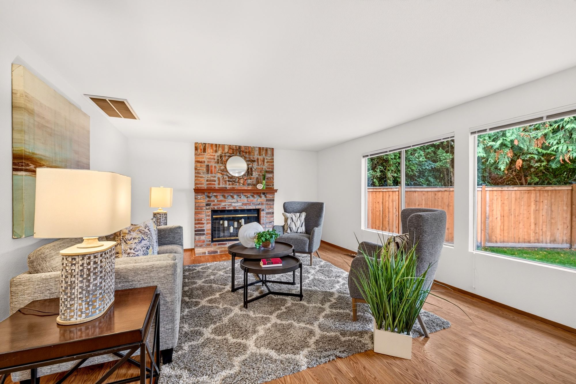 Redmond Two Story: 4 Bedrooms, Bonus Room, Central A/C, and a Private Fenced Yard in Northshore Schools