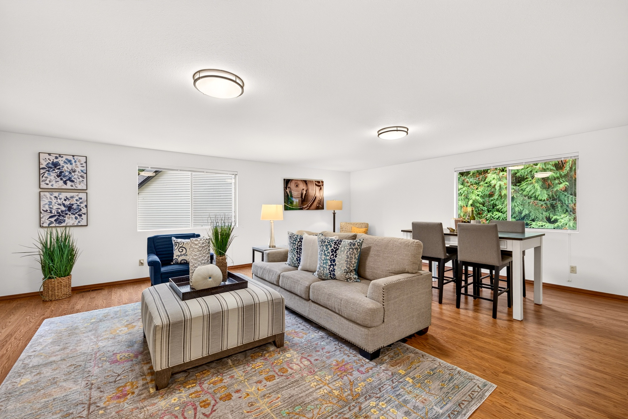Redmond Two Story: 4 Bedrooms, Bonus Room, Central A/C, and a Private Fenced Yard in Northshore Schools