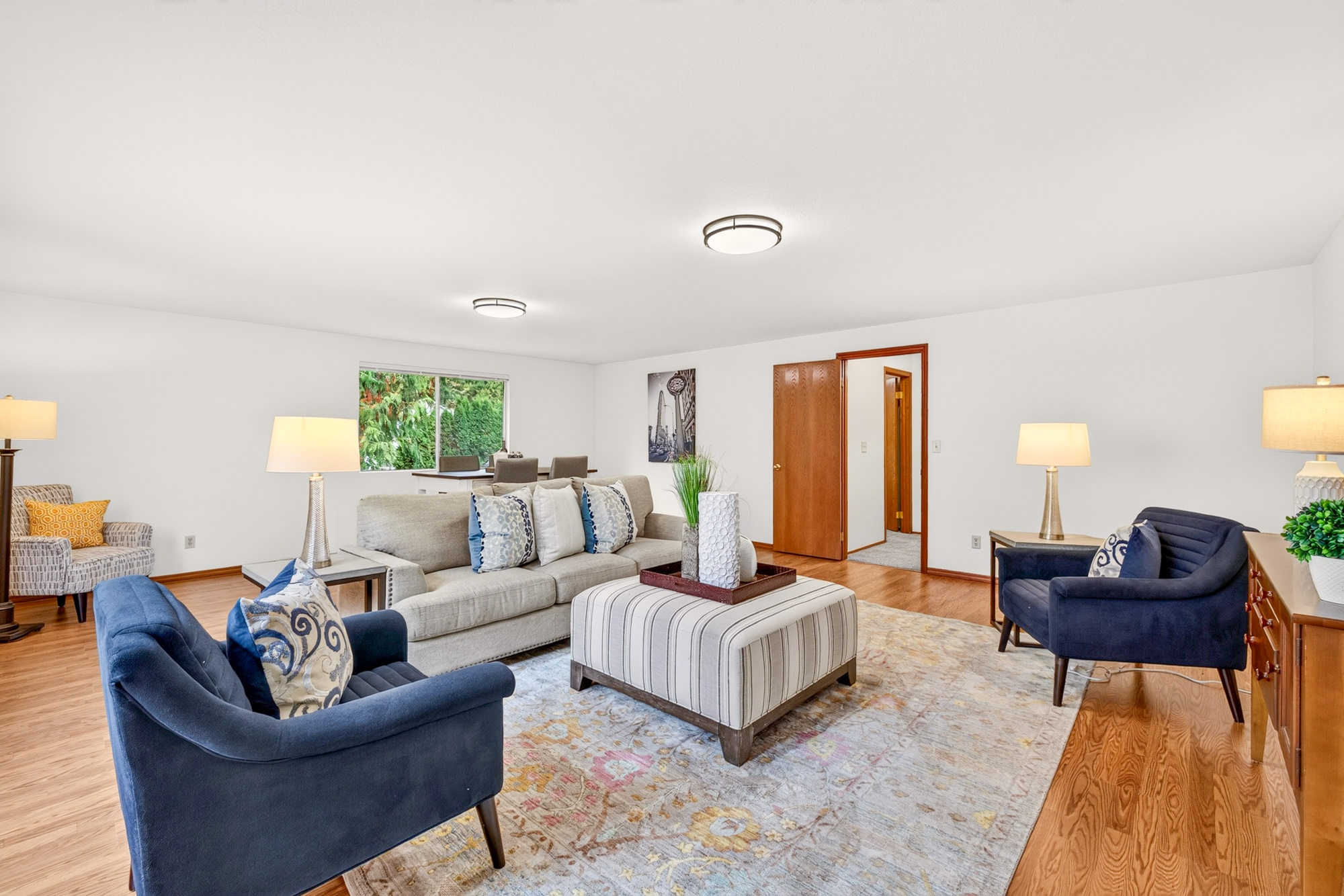 Redmond Two Story: 4 Bedrooms, Bonus Room, Central A/C, and a Private Fenced Yard in Northshore Schools