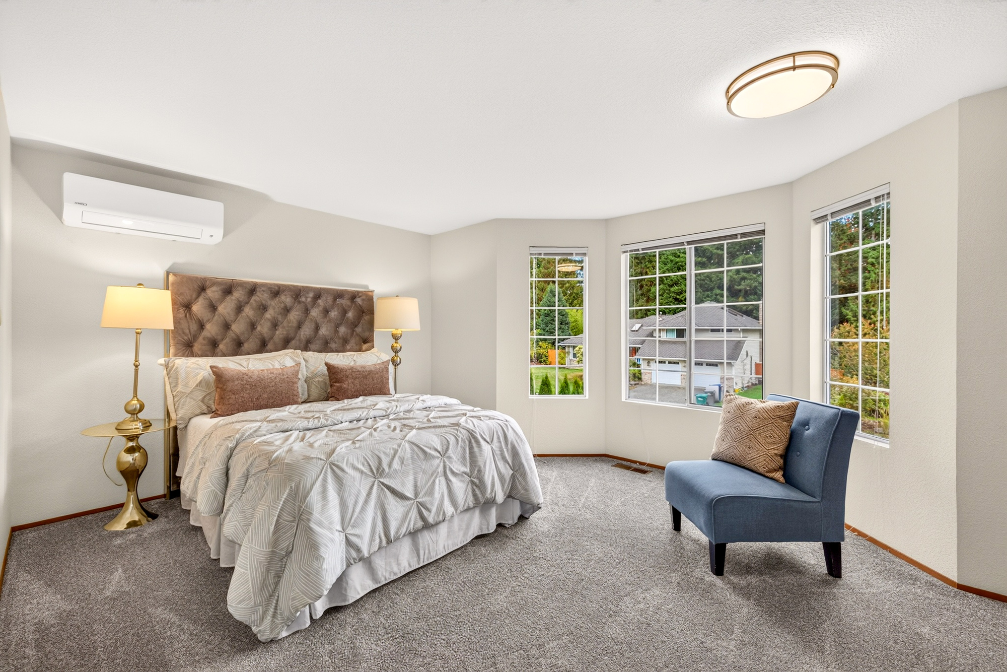 Redmond Two Story: 4 Bedrooms, Bonus Room, Central A/C, and a Private Fenced Yard in Northshore Schools