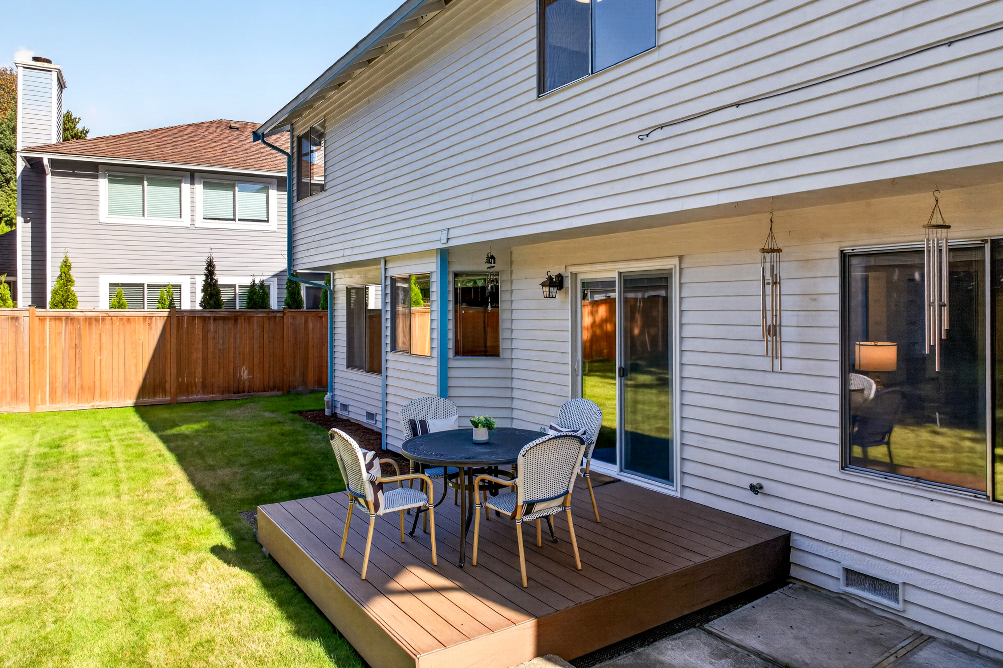 Redmond Two Story: 4 Bedrooms, Bonus Room, Central A/C, and a Private Fenced Yard in Northshore Schools