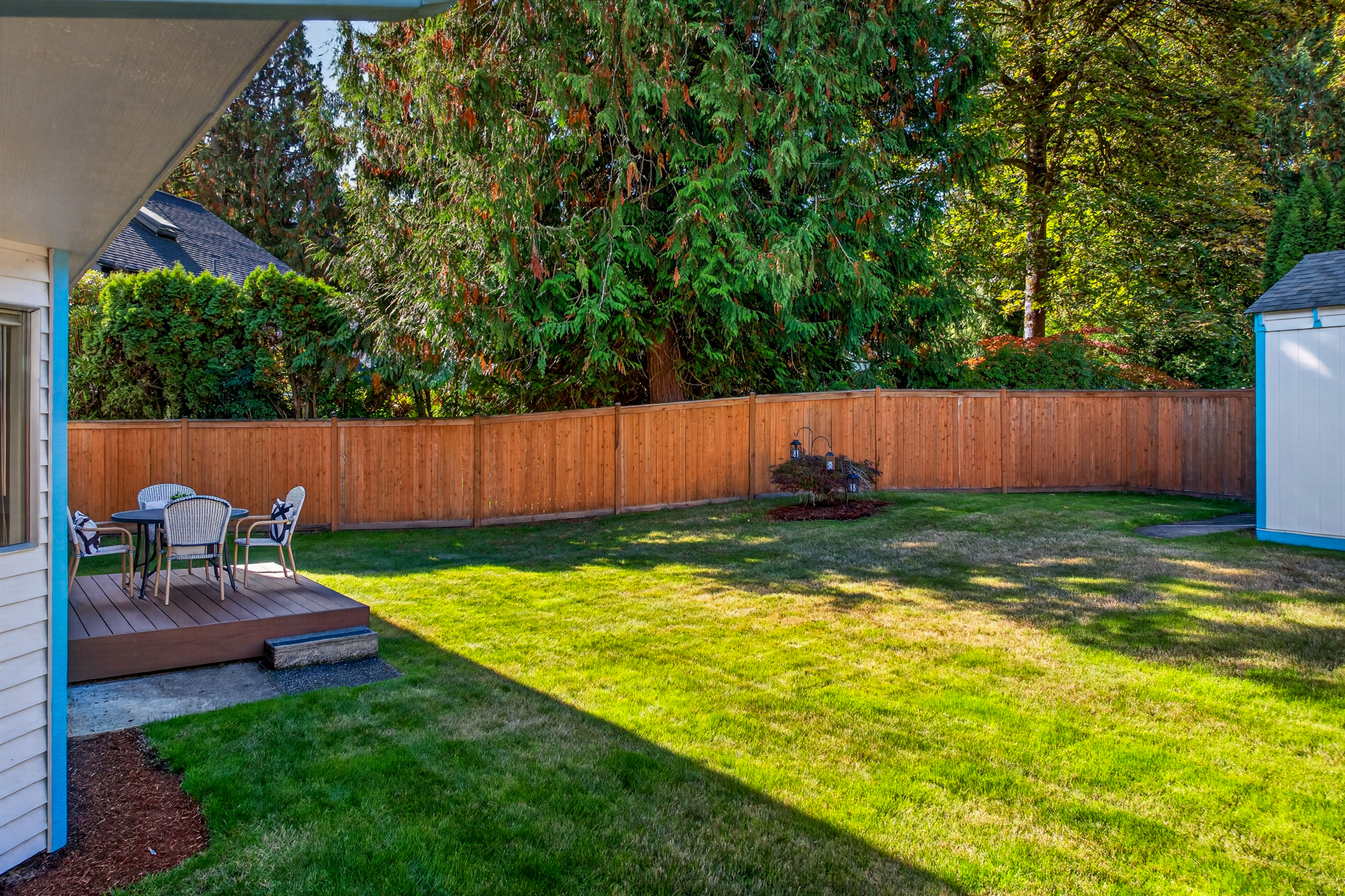 Redmond Two Story: 4 Bedrooms, Bonus Room, Central A/C, and a Private Fenced Yard in Northshore Schools
