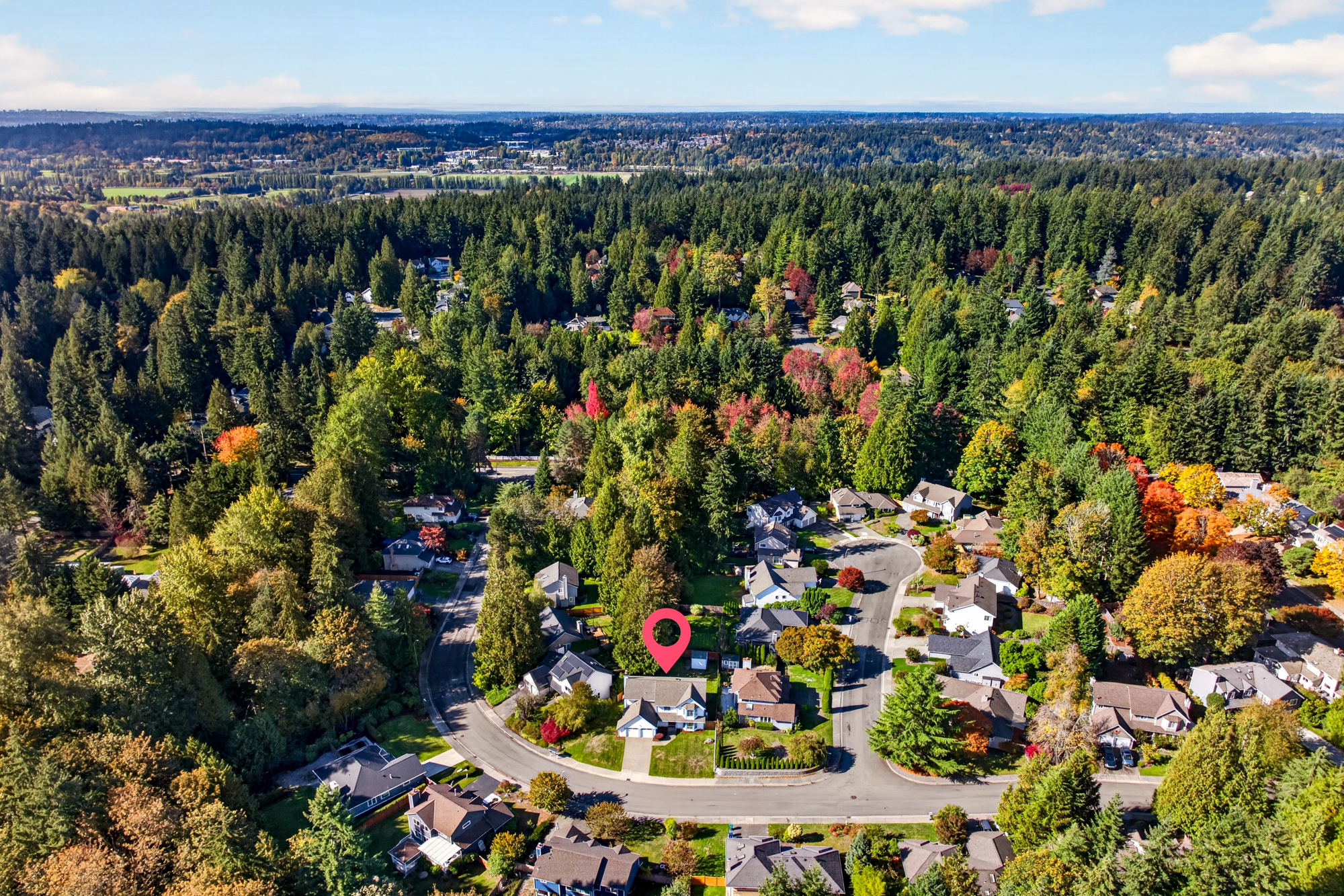 Redmond Two Story: 4 Bedrooms, Bonus Room, Central A/C, and a Private Fenced Yard in Northshore Schools