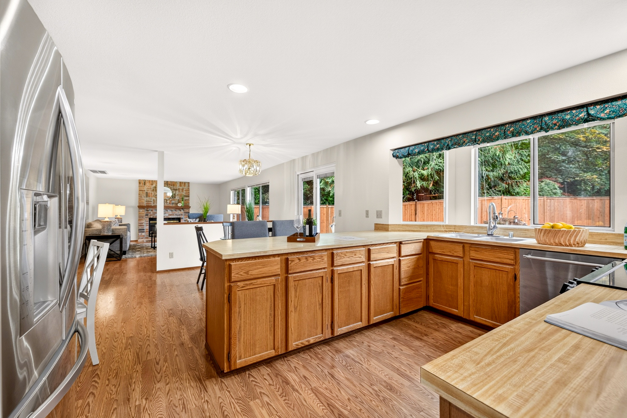 Redmond Two Story: 4 Bedrooms, Bonus Room, Central A/C, and a Private Fenced Yard in Northshore Schools
