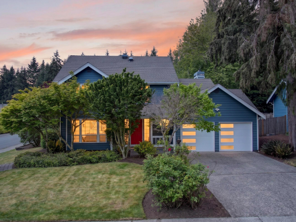 Fully Updated 3 Bedroom Two Story Redmond Home with Modern Finishes & Sunny West-Facing Backyard