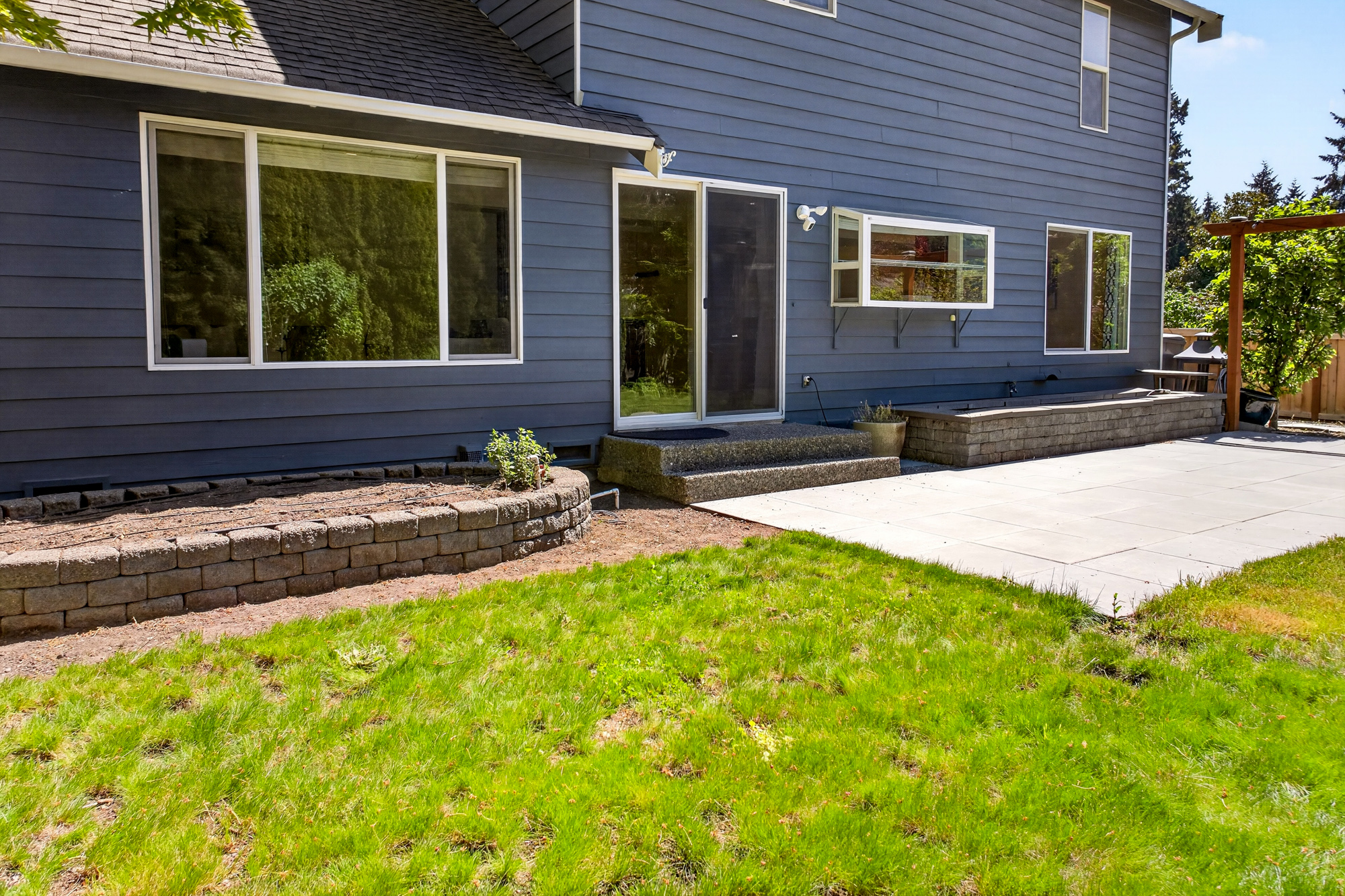 PENDING! Fully Updated 3 Bedroom Two Story Redmond Home with Modern Finishes & Sunny West-Facing Backyard