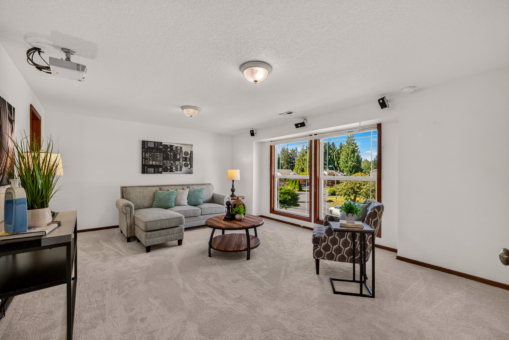 Beautiful Redmond 4-Bedroom Home with Bonus Room Overlooking Greenbelt