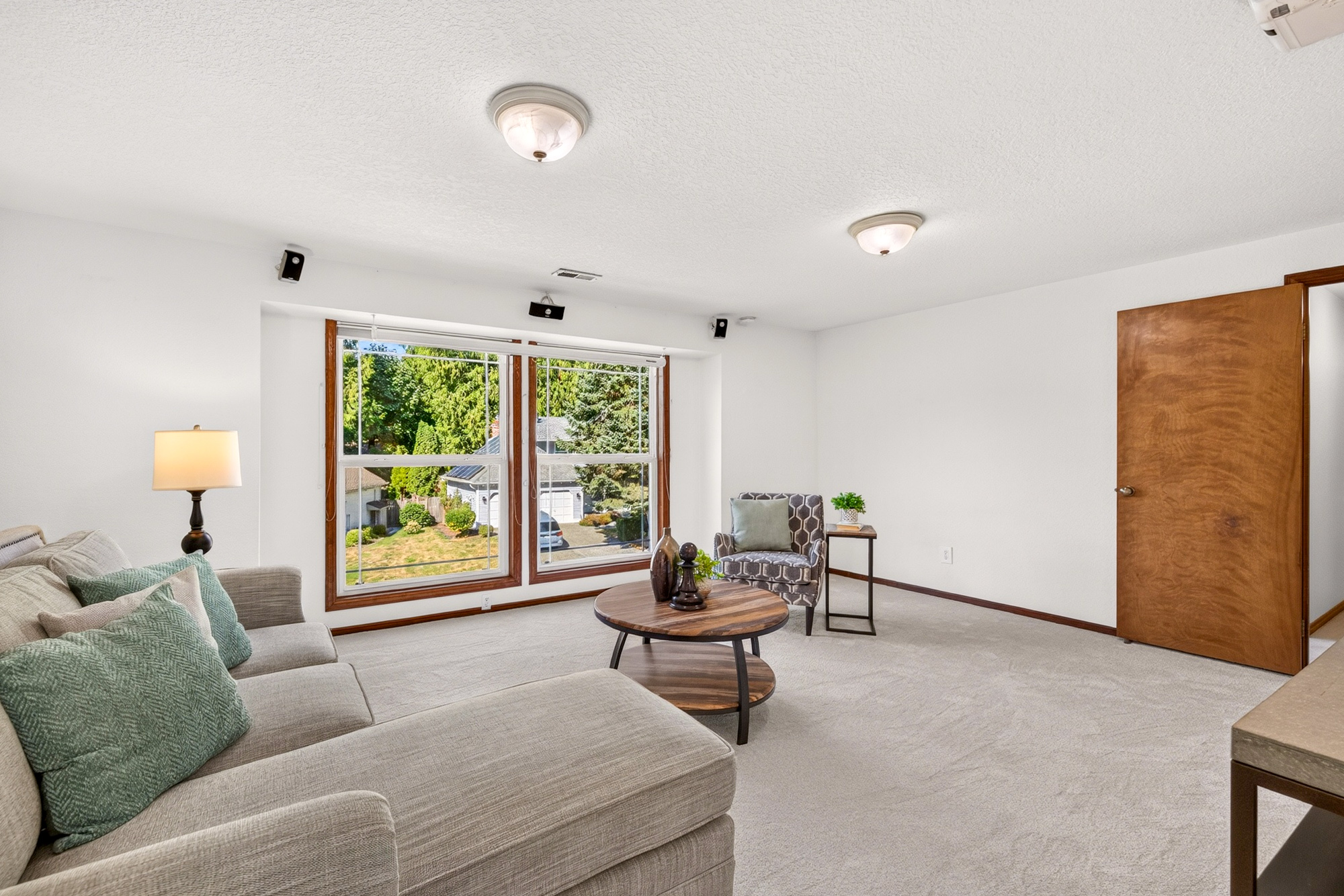 Beautiful Redmond 4-Bedroom Home with Bonus Room Overlooking Greenbelt