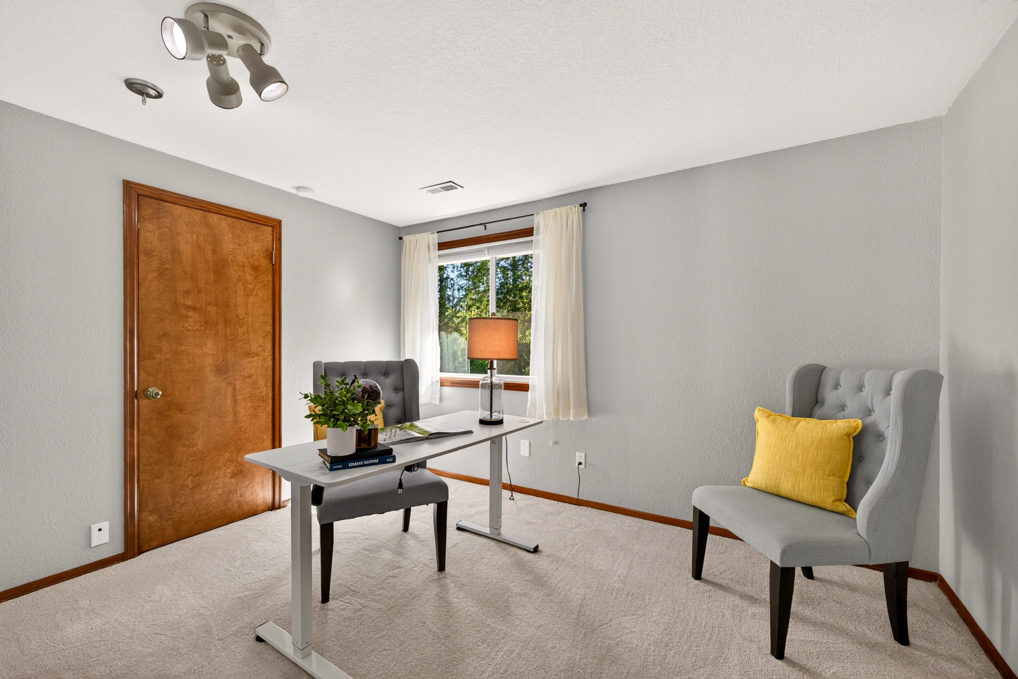 Beautiful Redmond 4-Bedroom Home with Bonus Room Overlooking Greenbelt