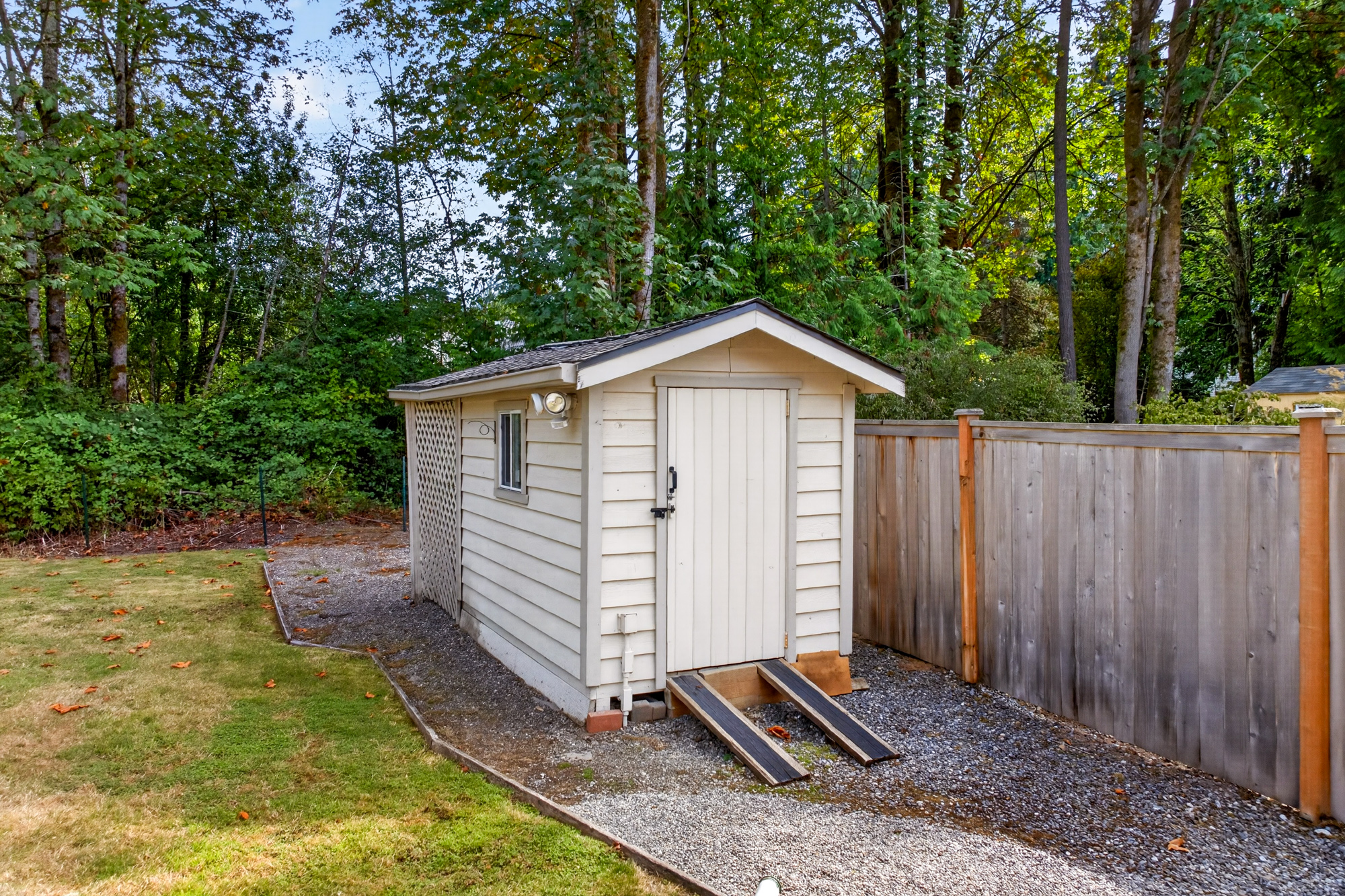 Beautiful Redmond 4-Bedroom Home with Bonus Room Overlooking Greenbelt