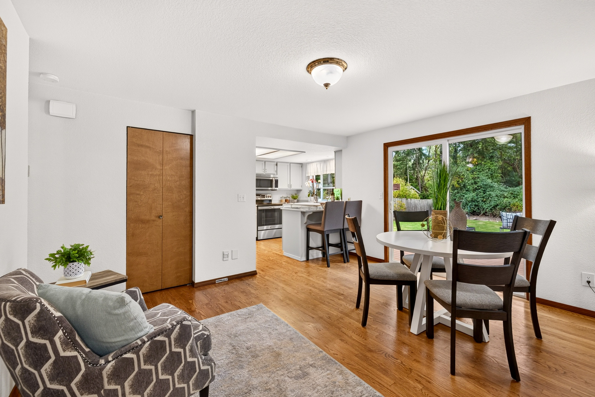 PENDING! Beautiful Redmond 4-Bedroom Home with Bonus Room Overlooking Greenbelt