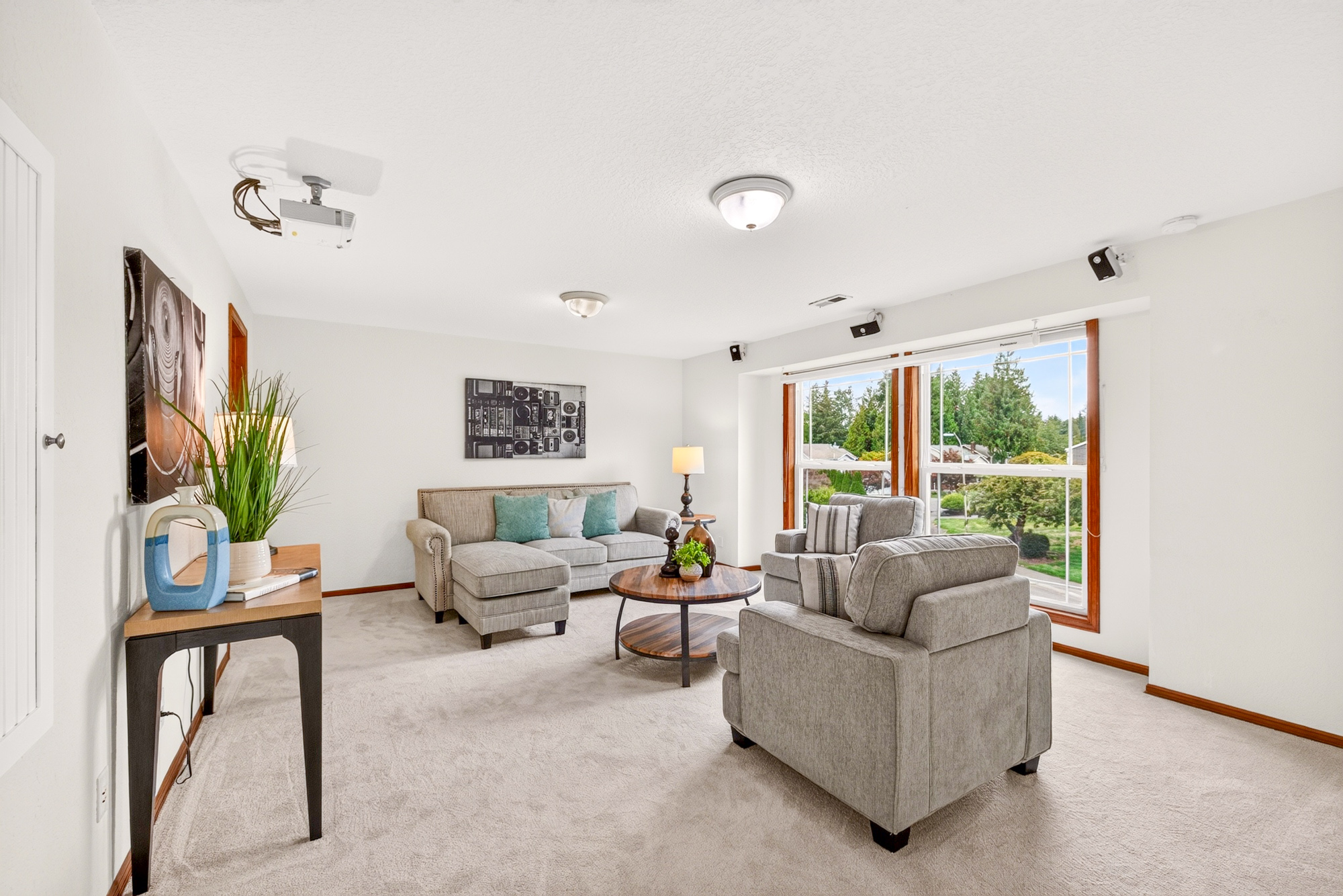 PENDING! Beautiful Redmond 4-Bedroom Home with Bonus Room Overlooking Greenbelt