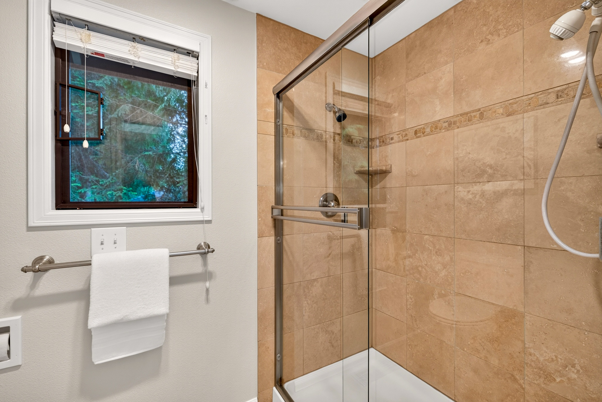 Redmond Two Story, Fully Refreshed Inside and Out with Private Evergreen Backyard