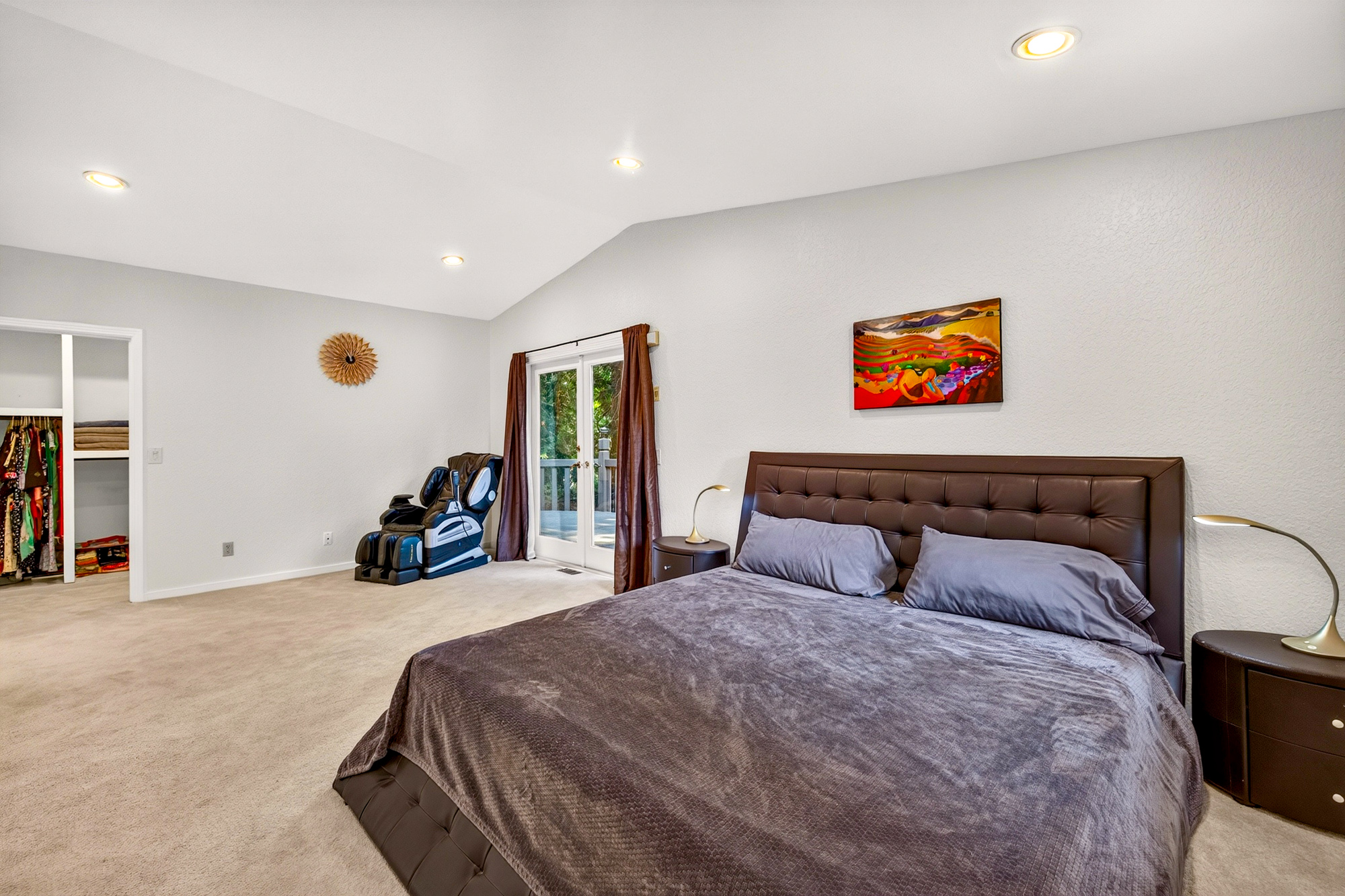 Updated 3 Bedroom Plus Office/Den with MIL Space on 0.84 Private Acres in Woodinville