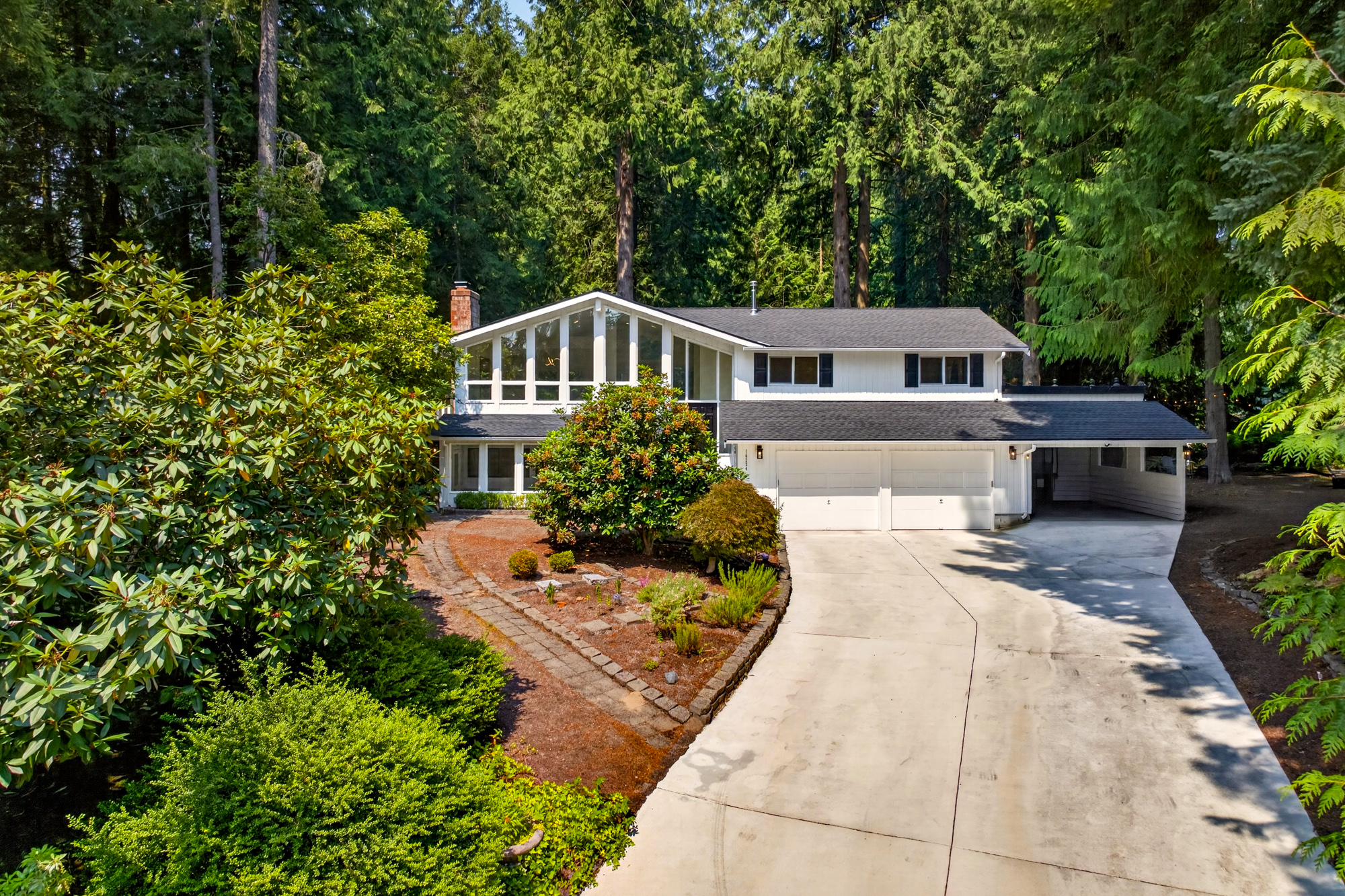 Updated 3 Bedroom Plus Office/Den with MIL Space on 0.84 Private Acres in Woodinville