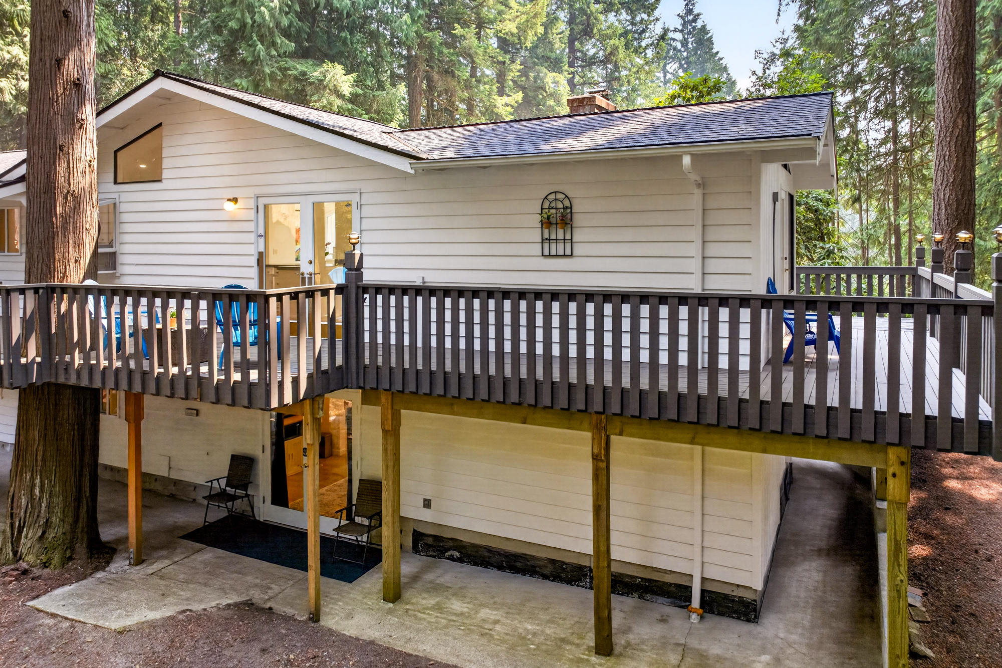 Updated 3 Bedroom Plus Office/Den with MIL Space on 0.84 Private Acres in Woodinville