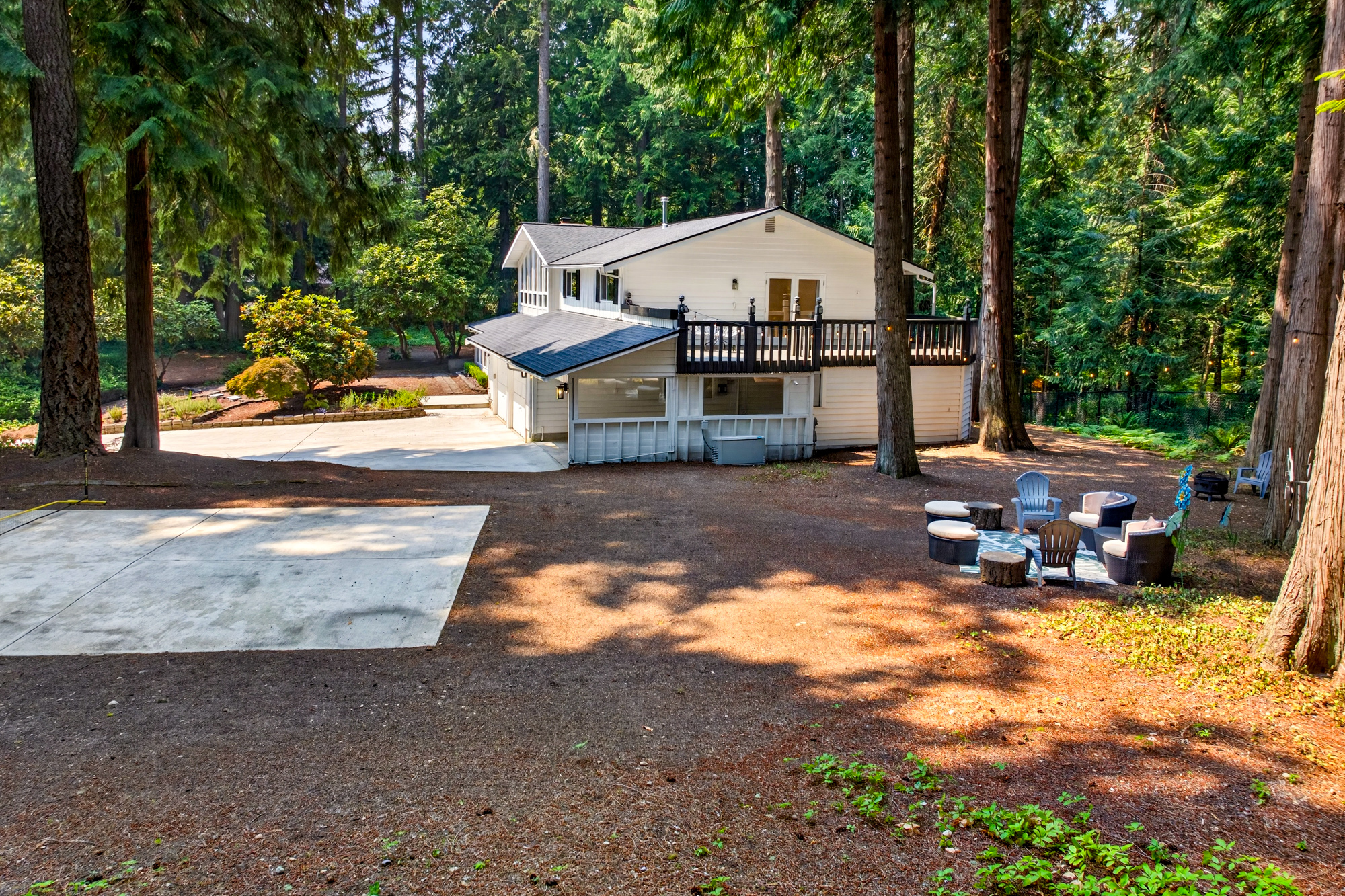 Updated 3 Bedroom Plus Office/Den with MIL Space on 0.84 Private Acres in Woodinville