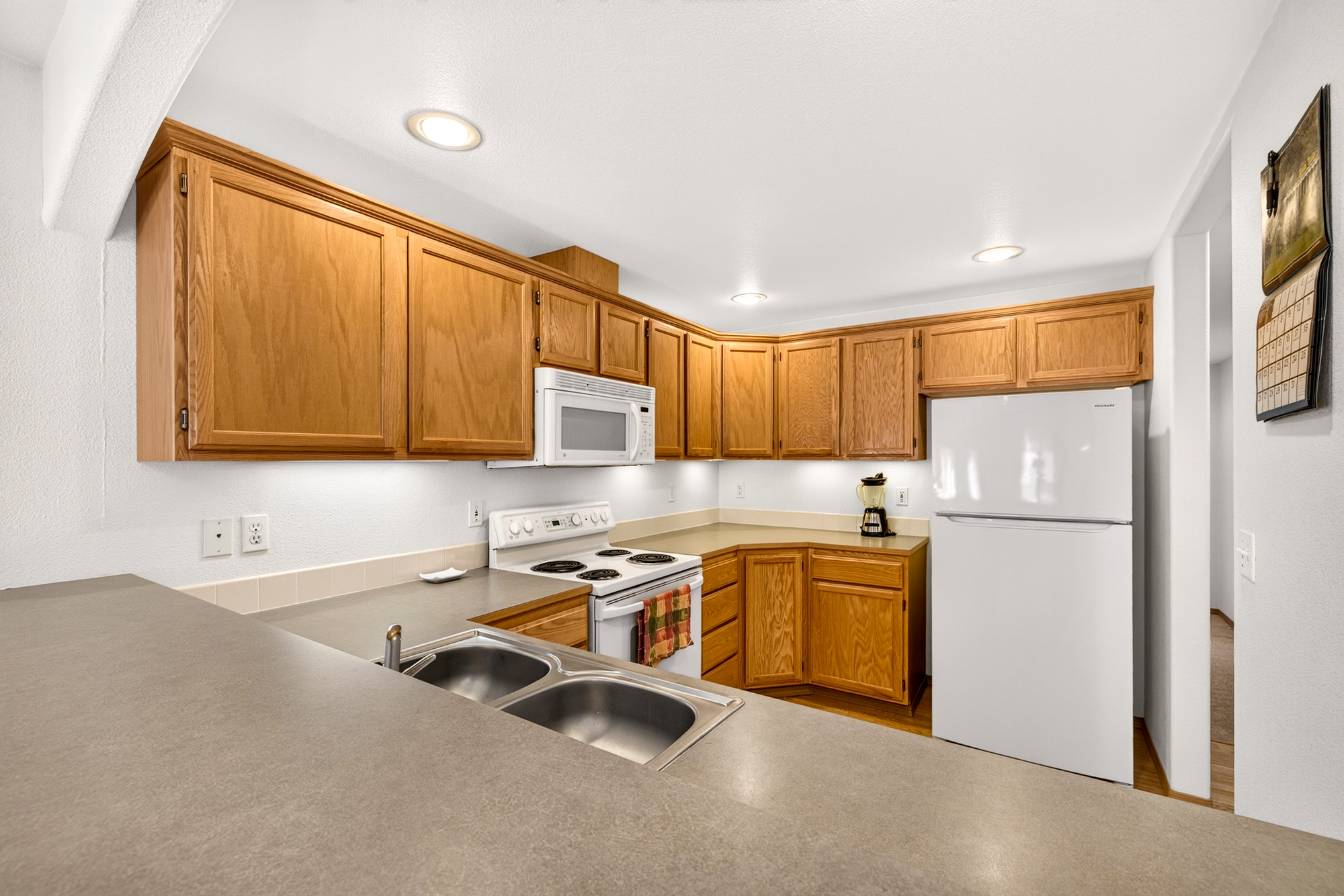 Move-In Ready in Lynnwood: New Furnace, New Water Heater, Newer Roof