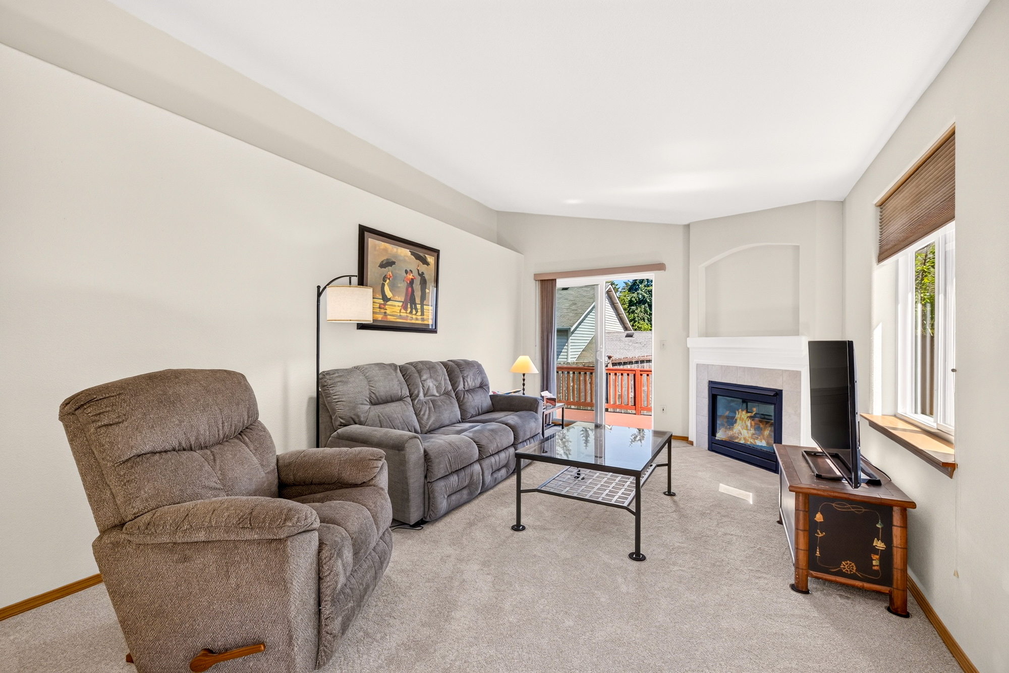 Move-In Ready in Lynnwood: New Furnace, New Water Heater, Newer Roof