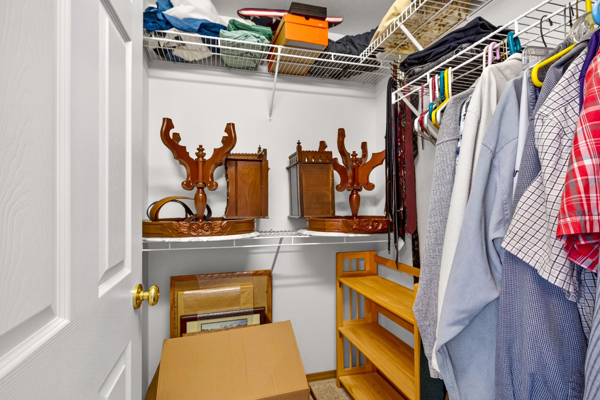 Move-In Ready in Lynnwood: New Furnace, New Water Heater, Newer Roof