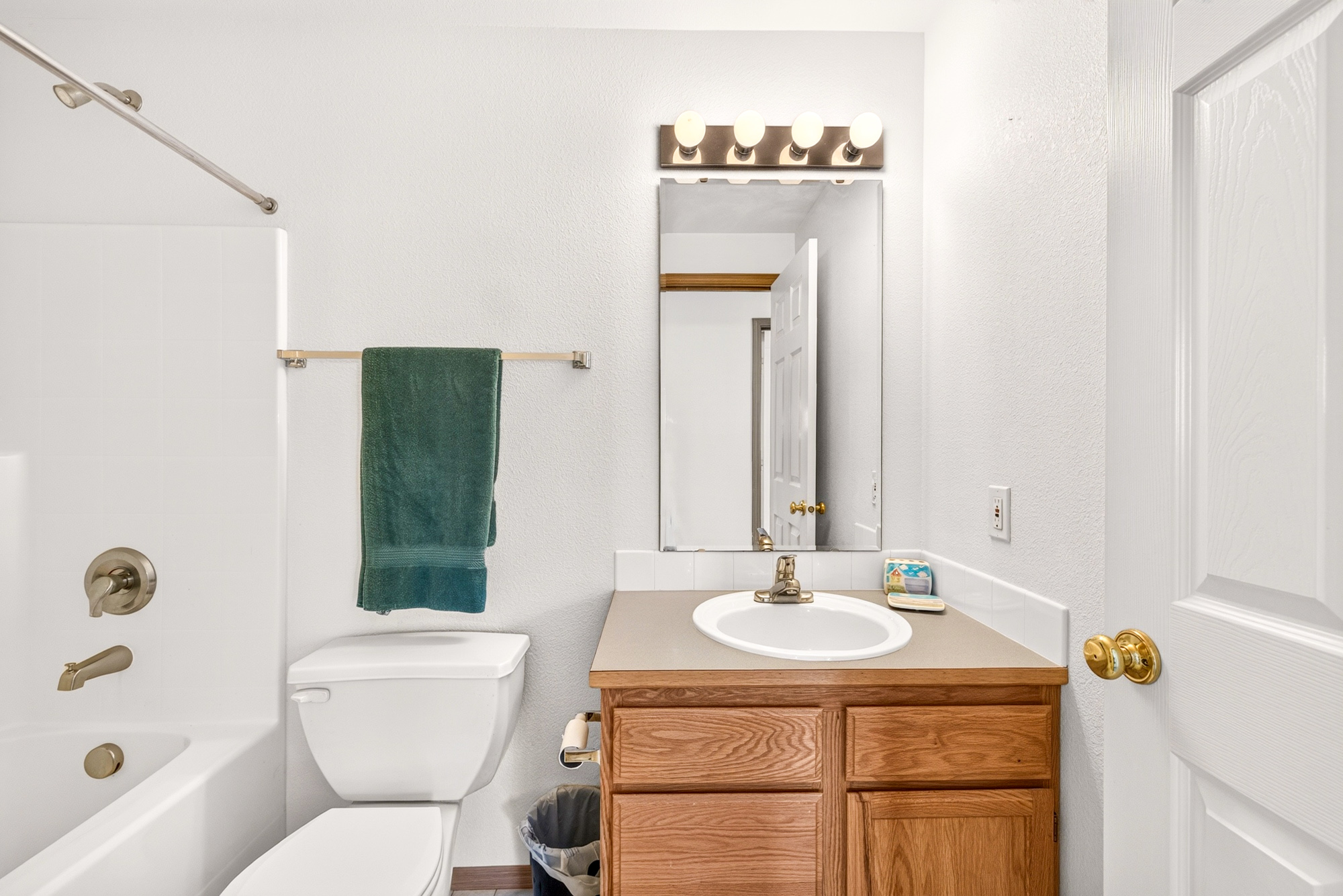 Move-In Ready in Lynnwood: New Furnace, New Water Heater, Newer Roof