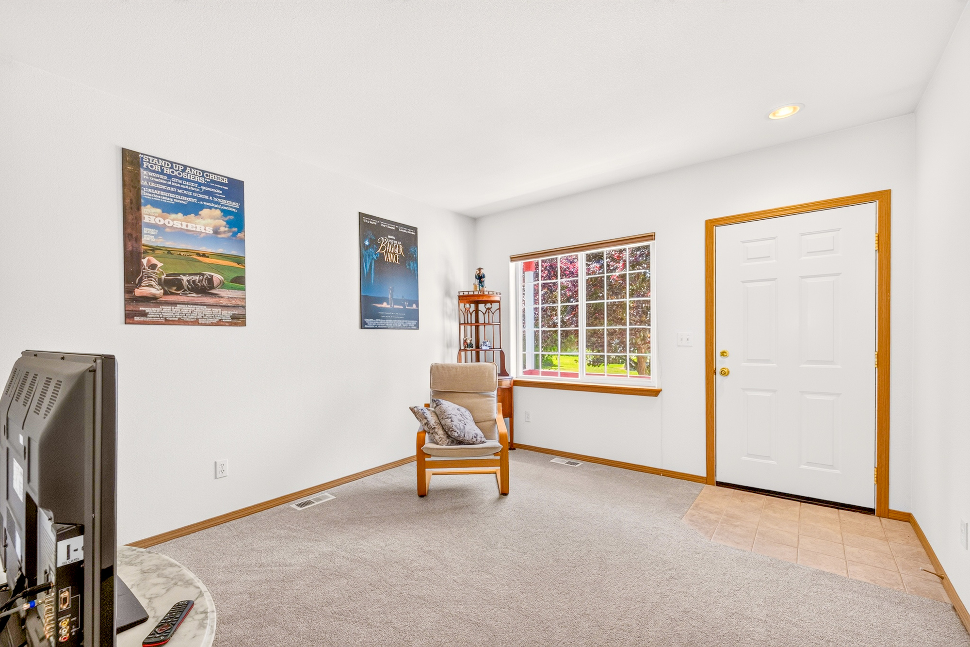 Move-In Ready in Lynnwood: New Furnace, New Water Heater, Newer Roof