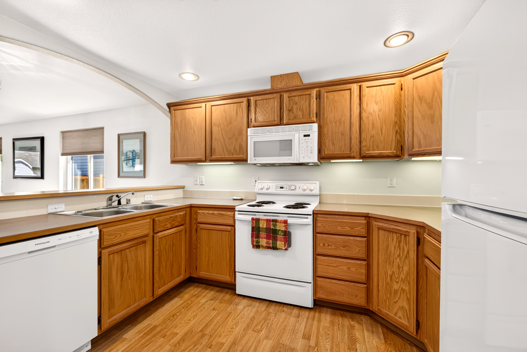 Move-In Ready in Lynnwood: New Furnace, New Water Heater, Newer Roof