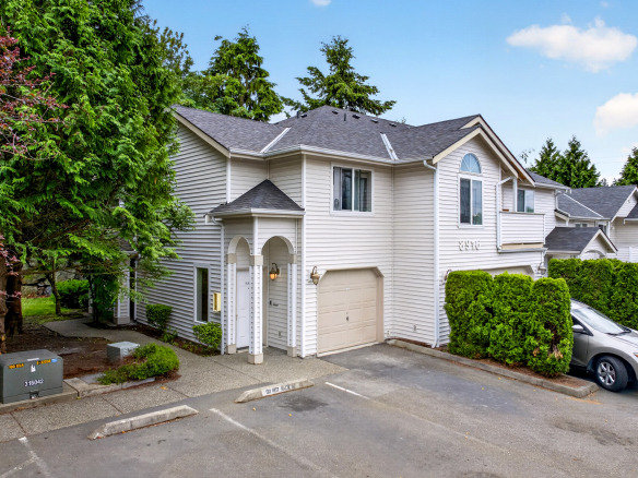 Move-In Ready Condo in Lake Stevens: New Flooring, Updated Baths, Attached Garage