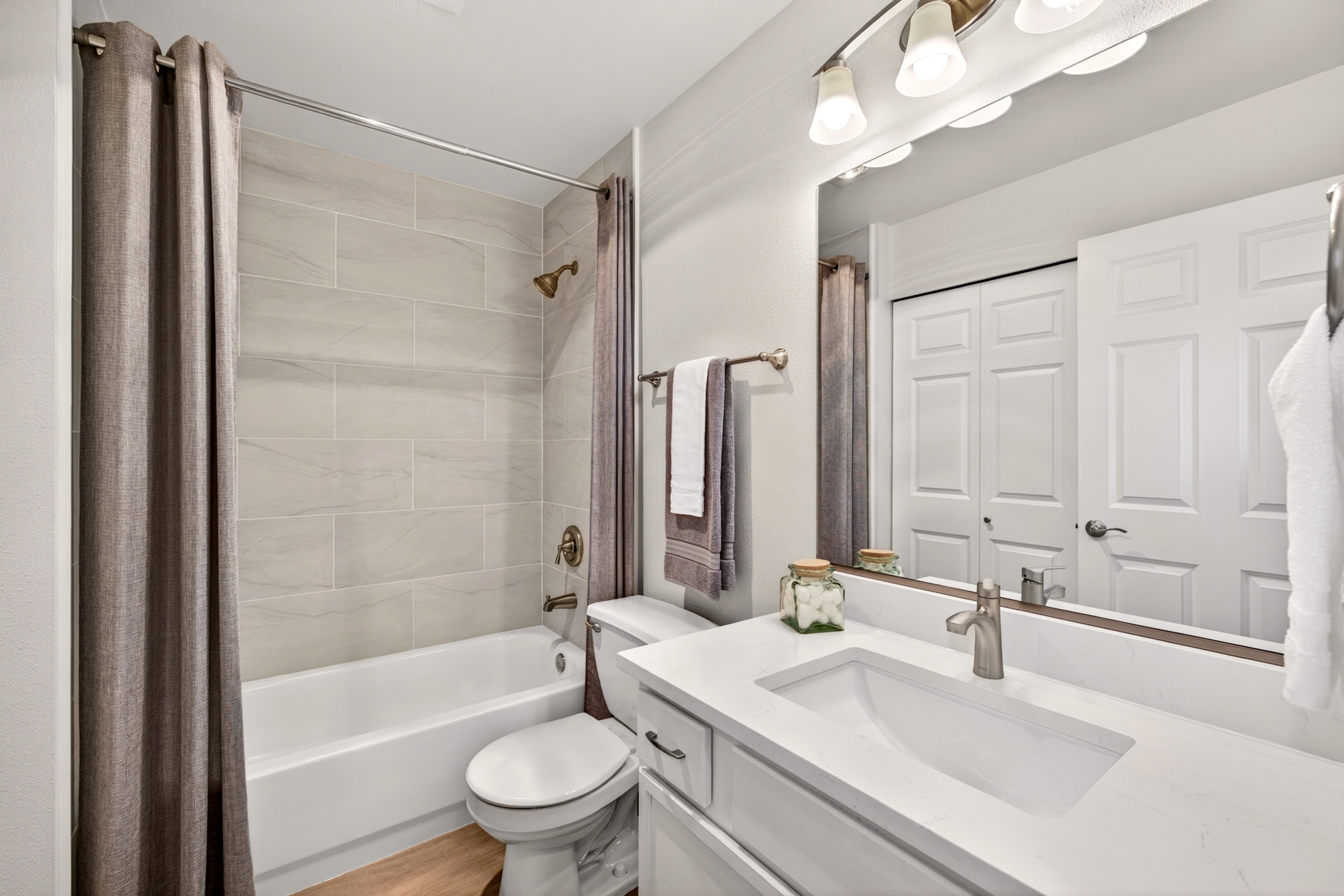 Move-In Ready Condo in Lake Stevens: New Flooring, Updated Baths, Attached Garage