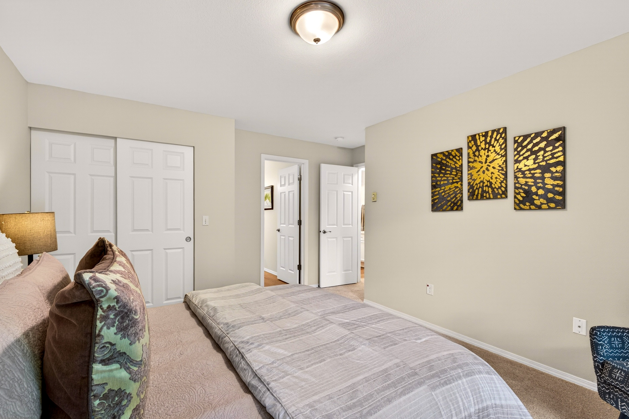Move-In Ready Condo in Lake Stevens: New Flooring, Updated Baths, Attached Garage