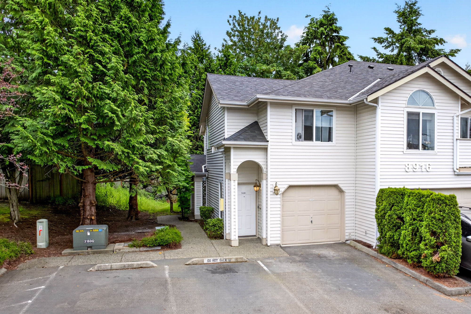 Move-In Ready Condo in Lake Stevens: New Flooring, Updated Baths, Attached Garage