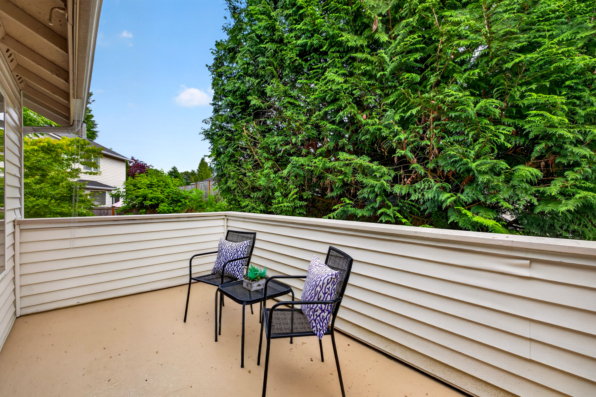 Move-In Ready Condo in Lake Stevens: New Flooring, Updated Baths, Attached Garage