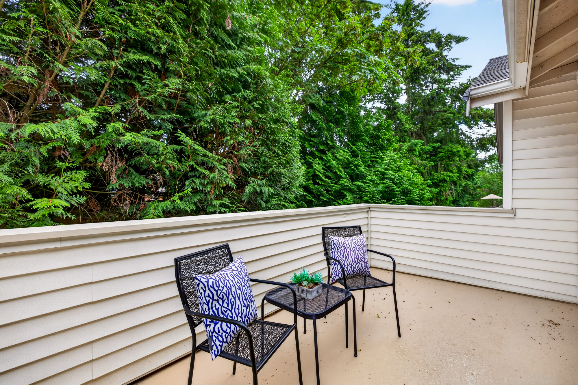 Move-In Ready Condo in Lake Stevens: New Flooring, Updated Baths, Attached Garage