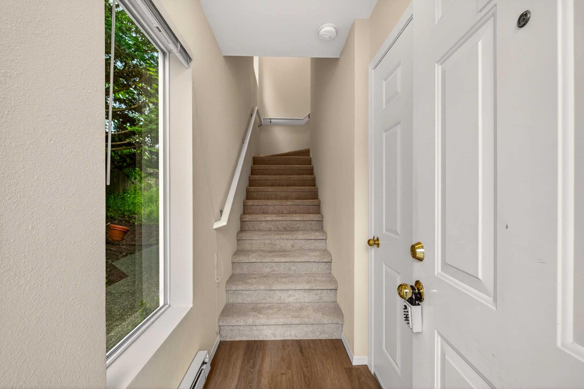 Move-In Ready Condo in Lake Stevens: New Flooring, Updated Baths, Attached Garage
